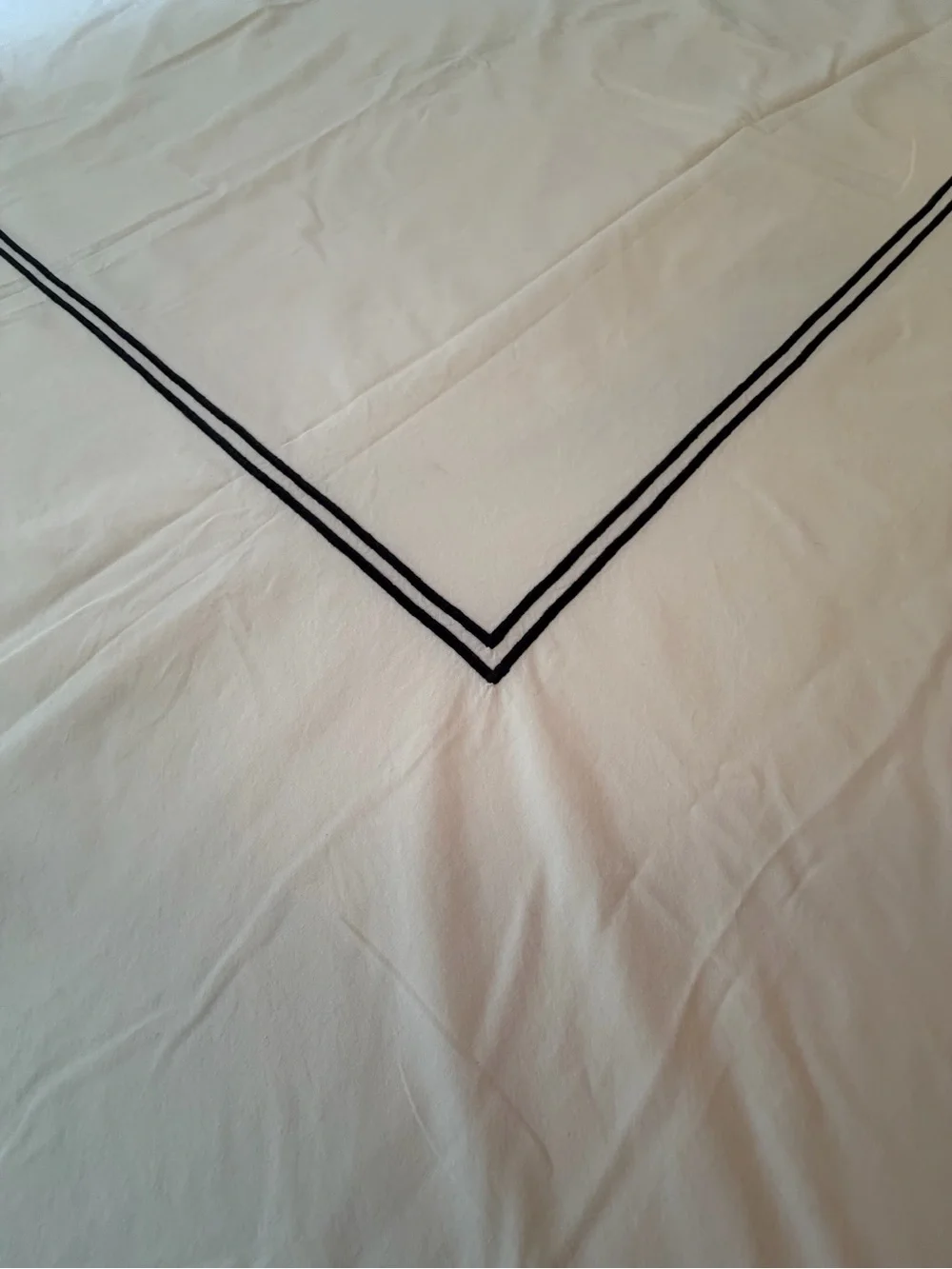 Restoration Hardware GUC Full Size White Duvet Cover with Navy Double-Line Borde